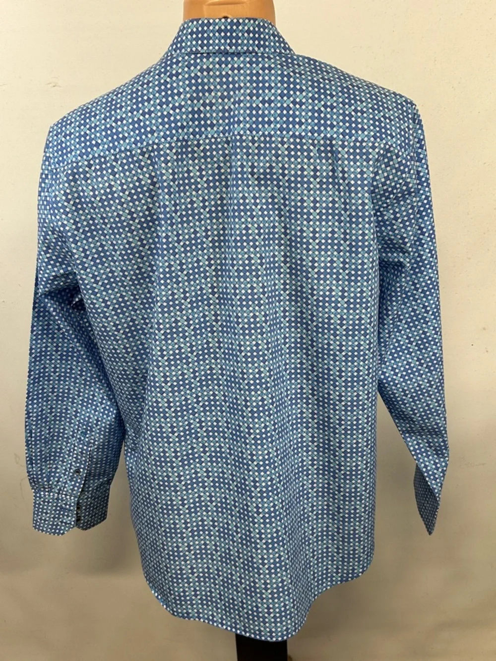 Robert Graham long sleeve button down shirt.  XL - Picture 6 of 7